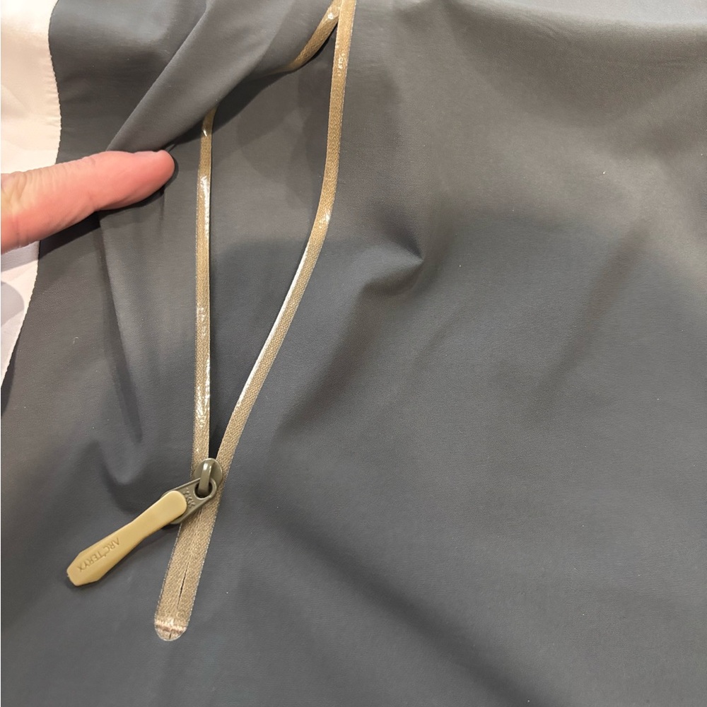 Arcteryx 24k gold collection GORETEX jacket - Picture 7 of 11